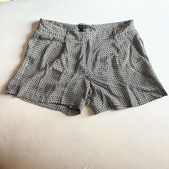 Theory Black and White Silk Print Shorts (Size 4) - Picture 1 of 5